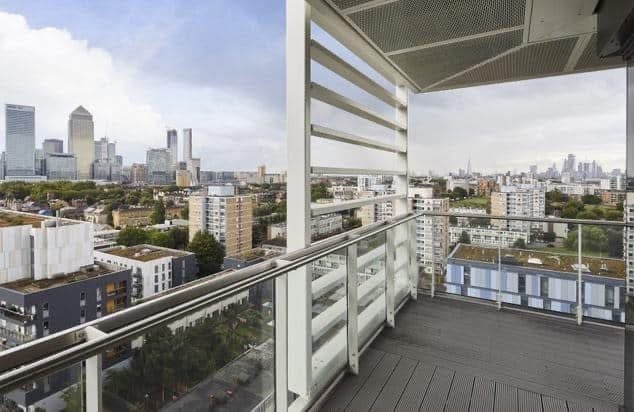 Room Radial Avenue in Greater London