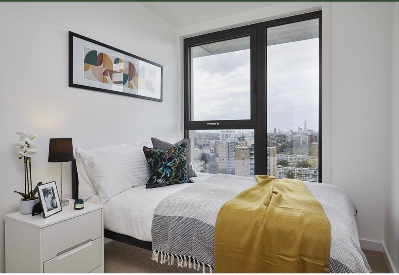 Room Radial Avenue in Greater London