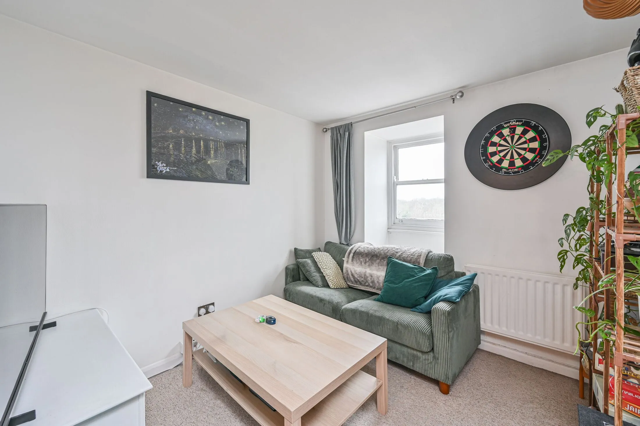 Flat Cautley Avenue in Greater London