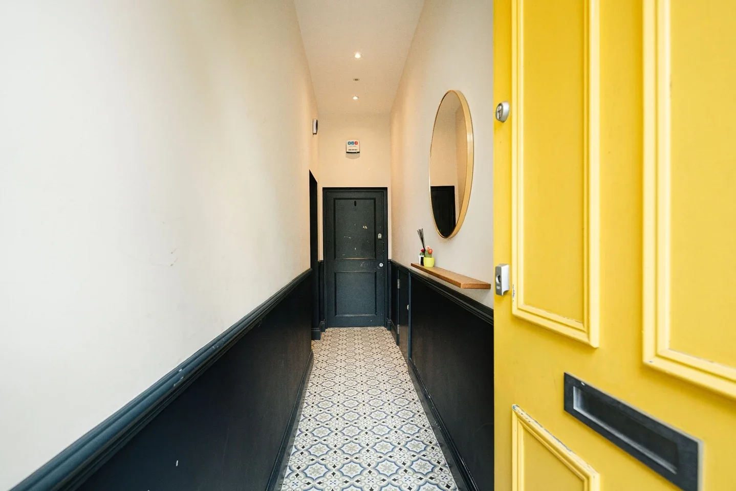 Flat Oakley Place in Greater London