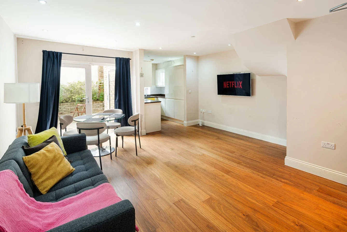 Flat Oakley Place in Greater London