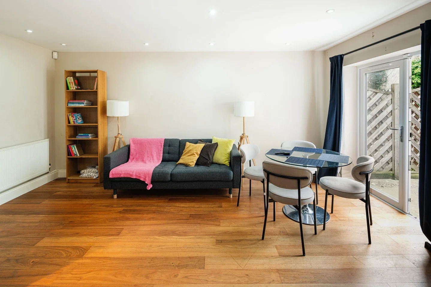 Flat Oakley Place in Greater London