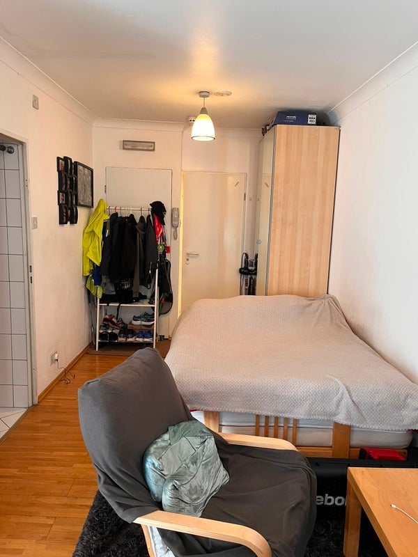 Flat Stuart Crescent in Greater London