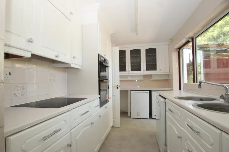 House Doveney Close in London