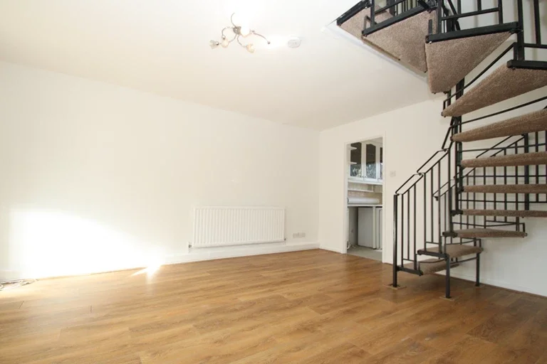 House Doveney Close in London