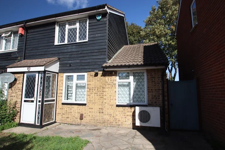 House Doveney Close in London