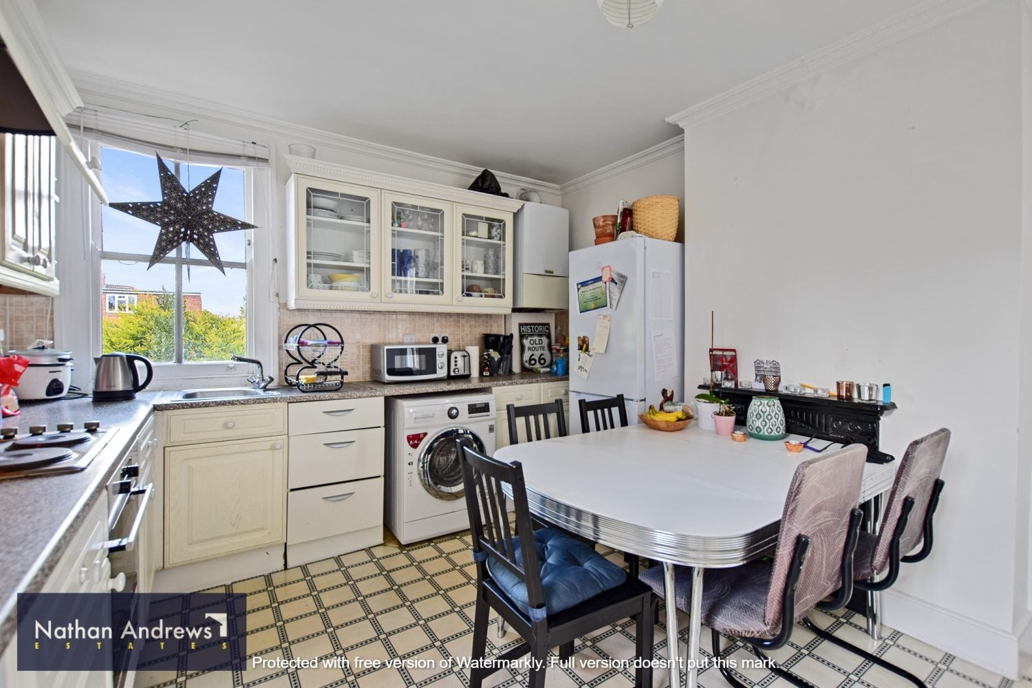 Flat Astley Avenue in Greater London