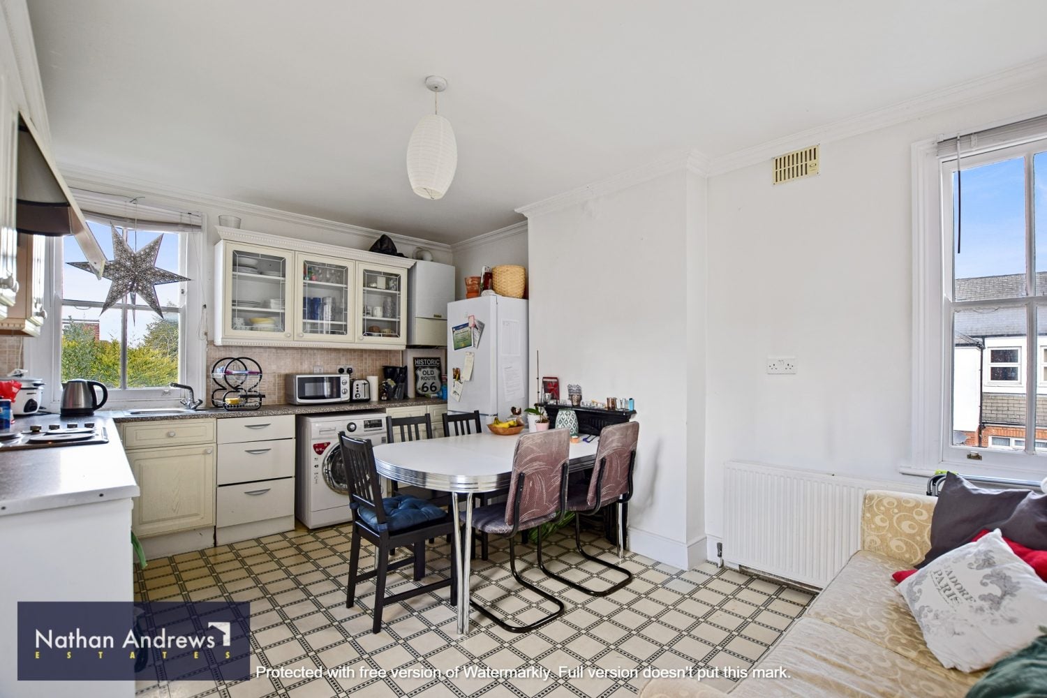 Flat Astley Avenue in Greater London