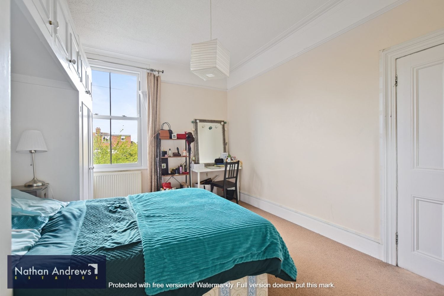 Flat Astley Avenue in Greater London