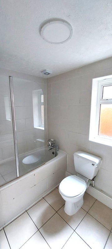 Room Hatcham Park Road in Greater London