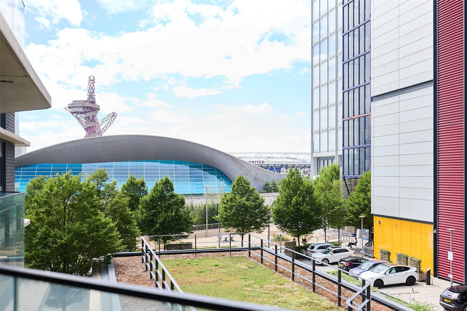 Flat Westfield Avenue in Greater London