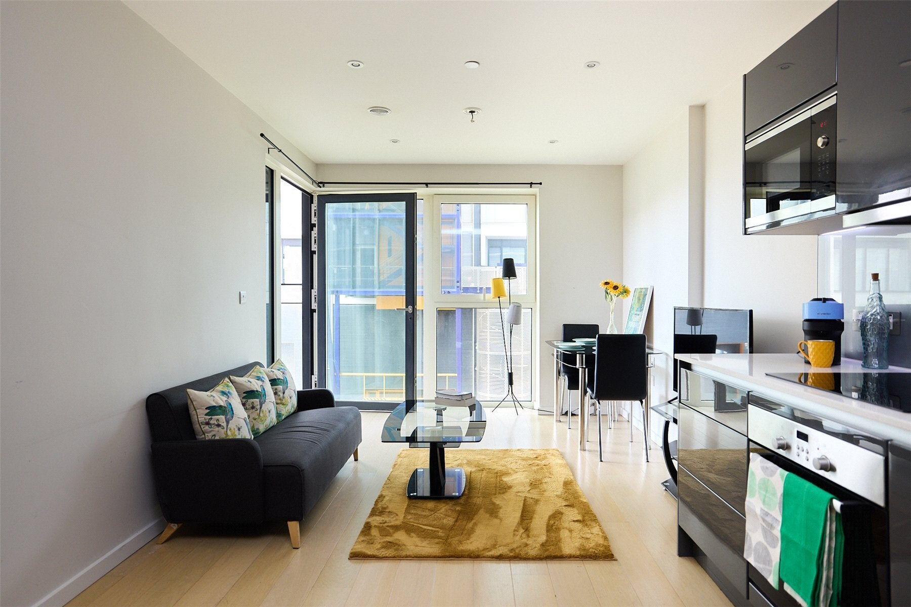 Flat Westfield Avenue in Greater London