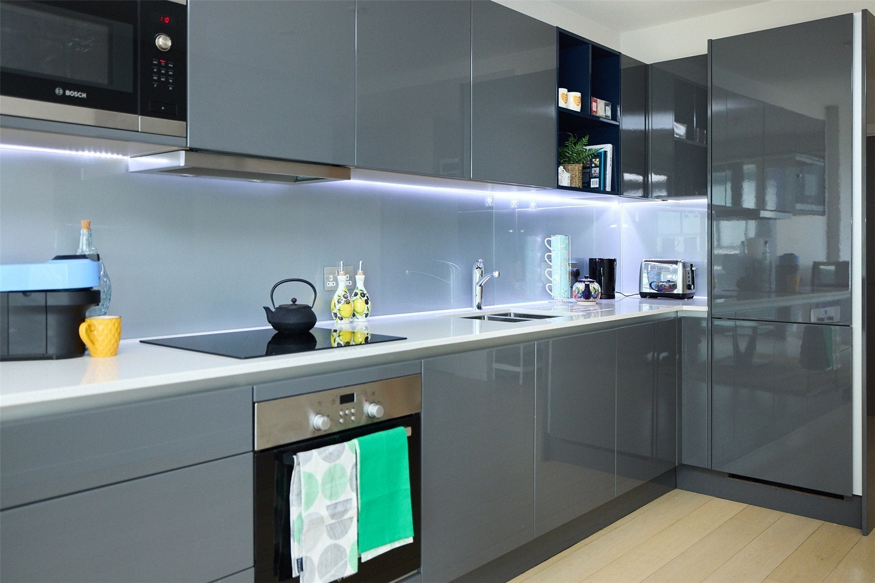 Flat Westfield Avenue in Greater London