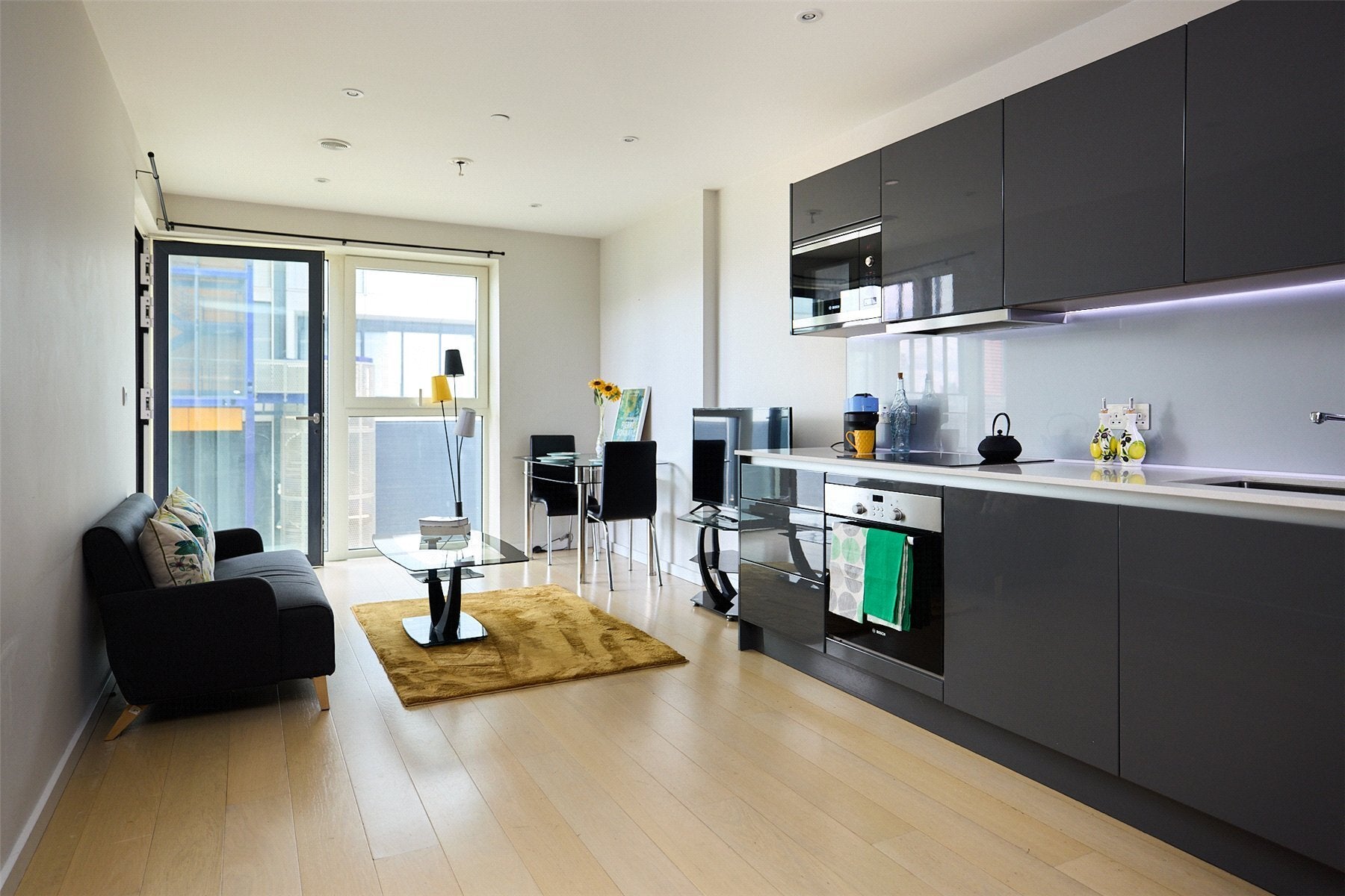 Flat Westfield Avenue in Greater London