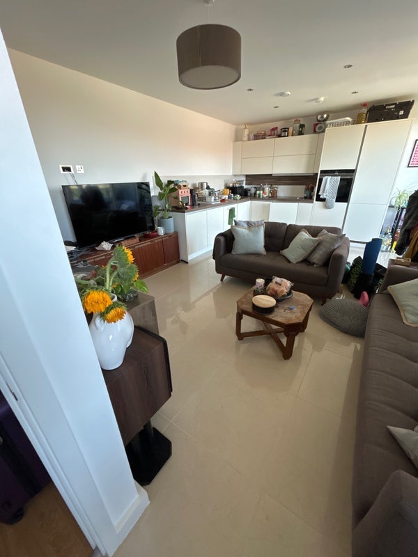 Room Abercrombie Road in Greater London