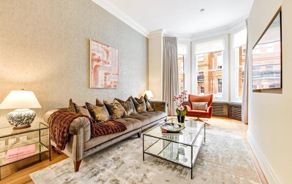Flat Egerton Gardens in London