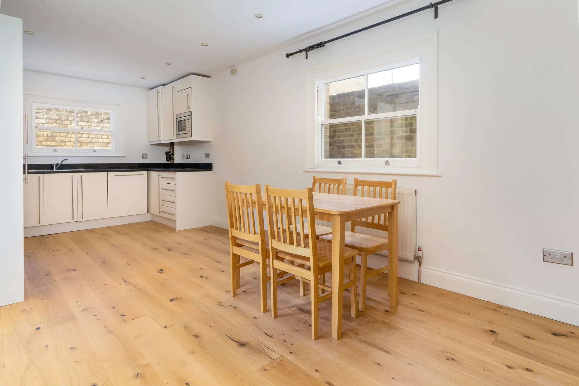 Flat Caledonian Road in Greater London