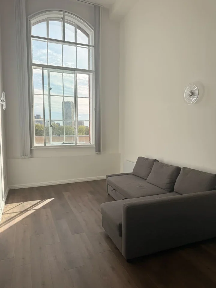 Flat Fairfield Road in Greater London