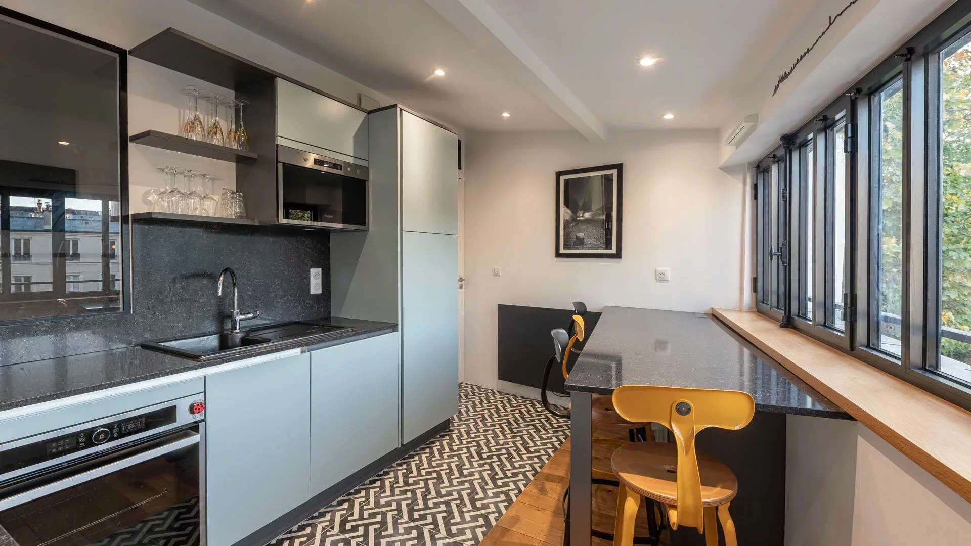 Flat Rue Burq in Paris