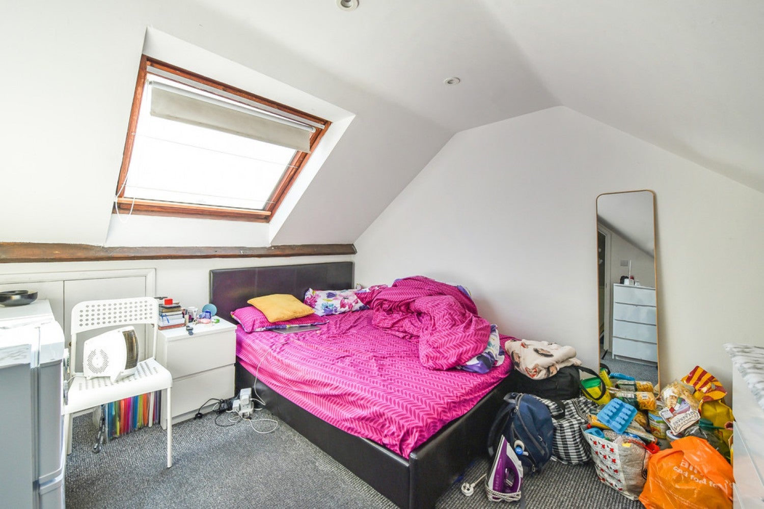 Room Warren Road in Winchester