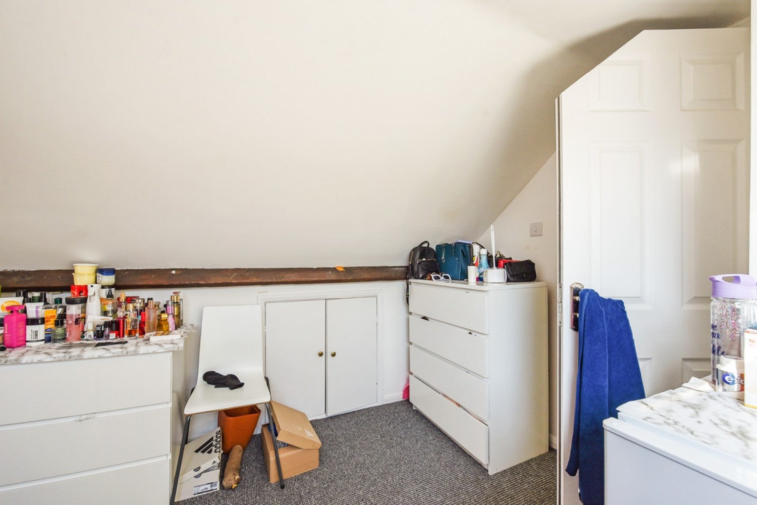 Room Warren Road in Winchester