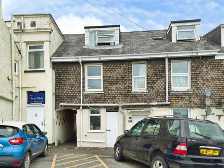 Flat Lower Fore Street in Saltash