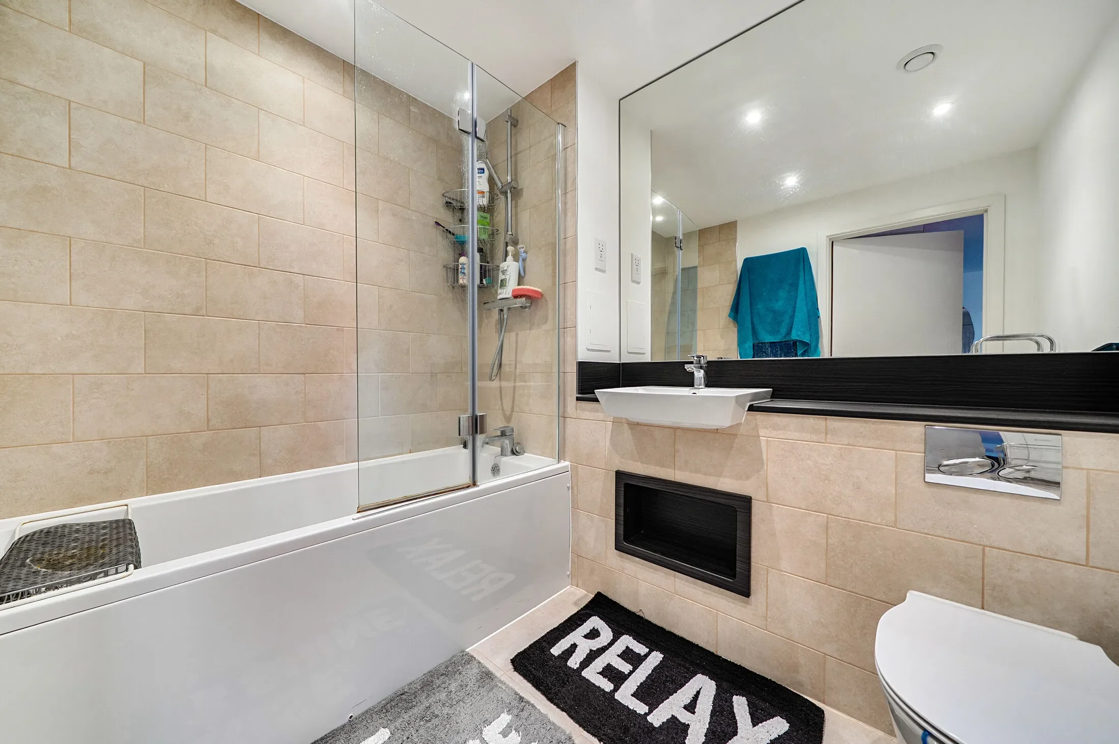 Flat Prince Regent Road in Greater London