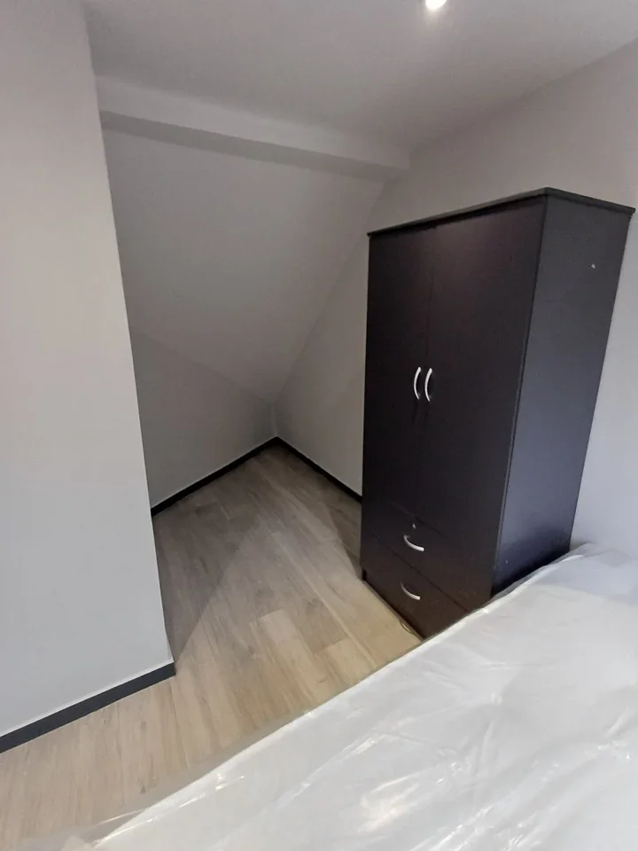 Flat Raymond Crescent in Guildford