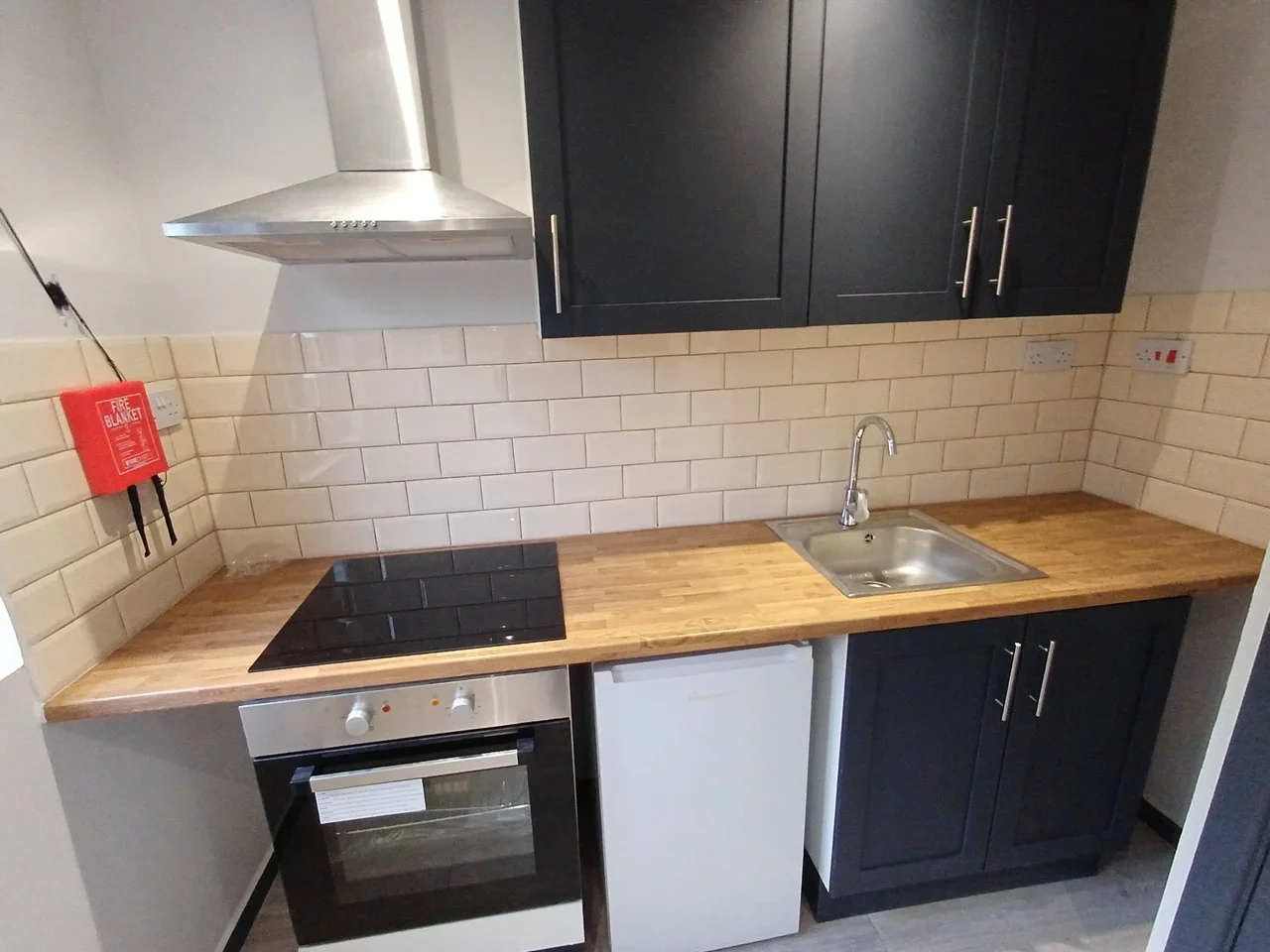 Flat Raymond Crescent in Guildford