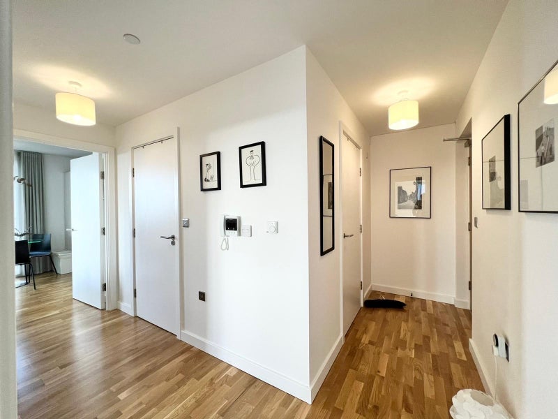 Flat Larkwood Avenue in Greater London