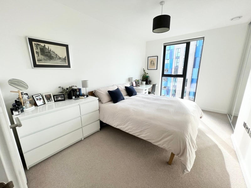 Flat Larkwood Avenue in Greater London