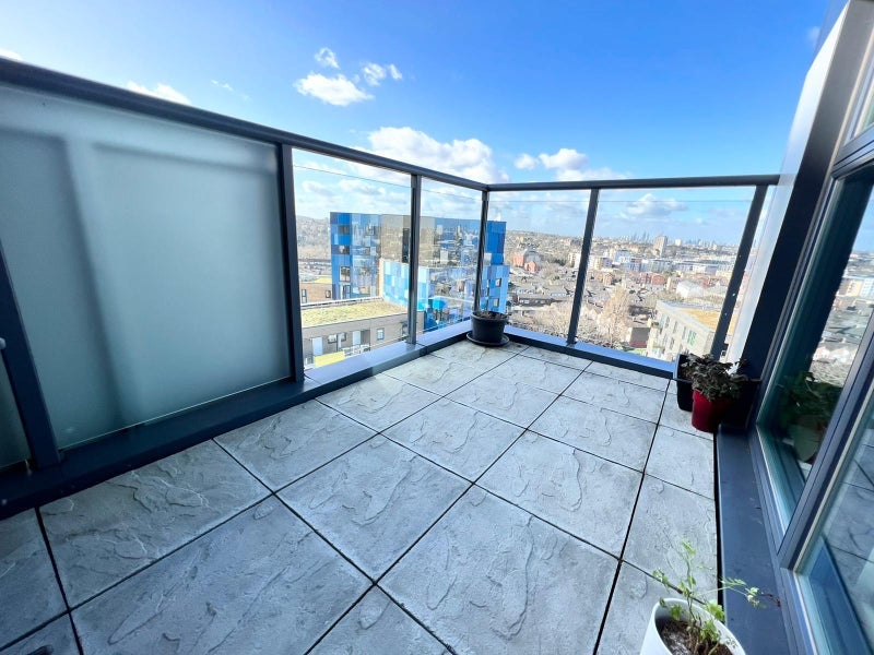 Flat Larkwood Avenue in Greater London