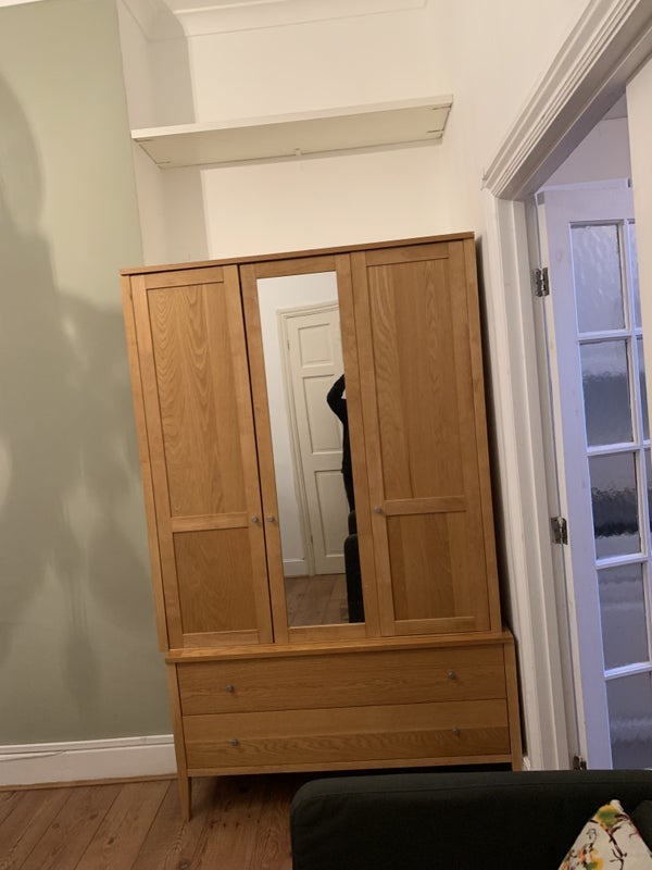 Room Queen's Road in Greater London