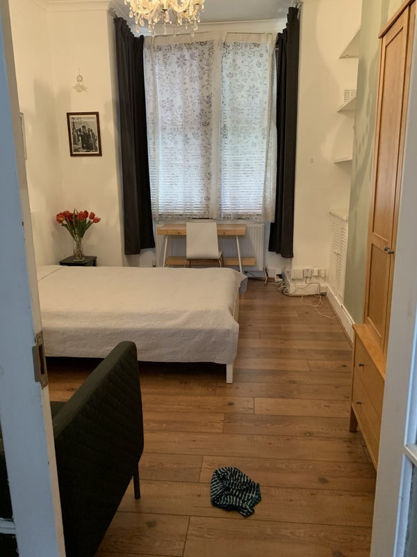 Room Queen's Road in Greater London