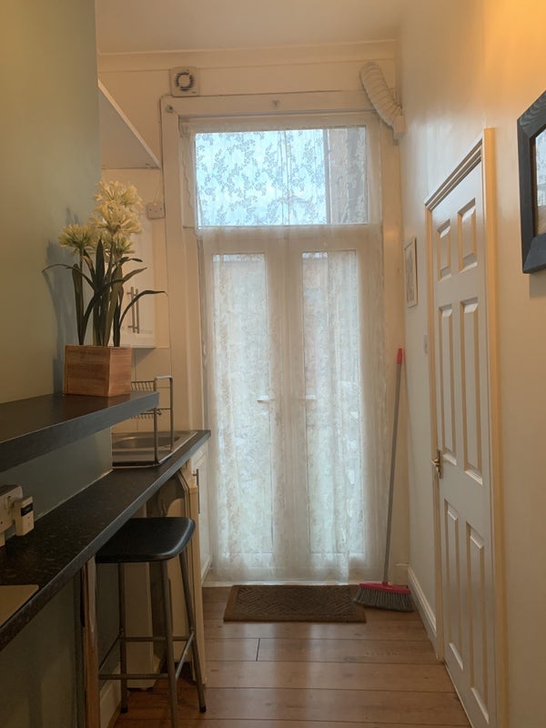 Room Queen's Road in Greater London