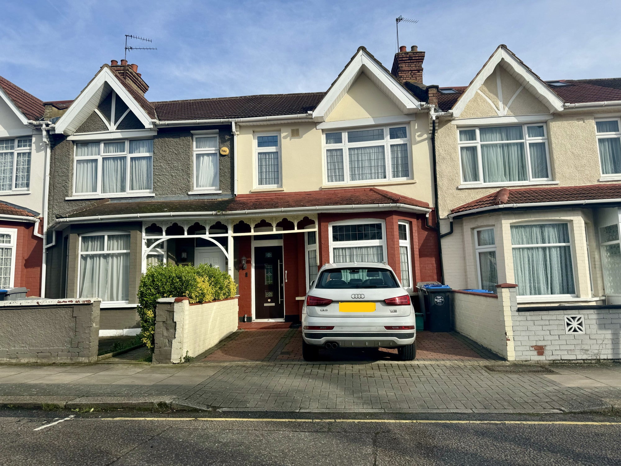 House Cecil Avenue in Greater London