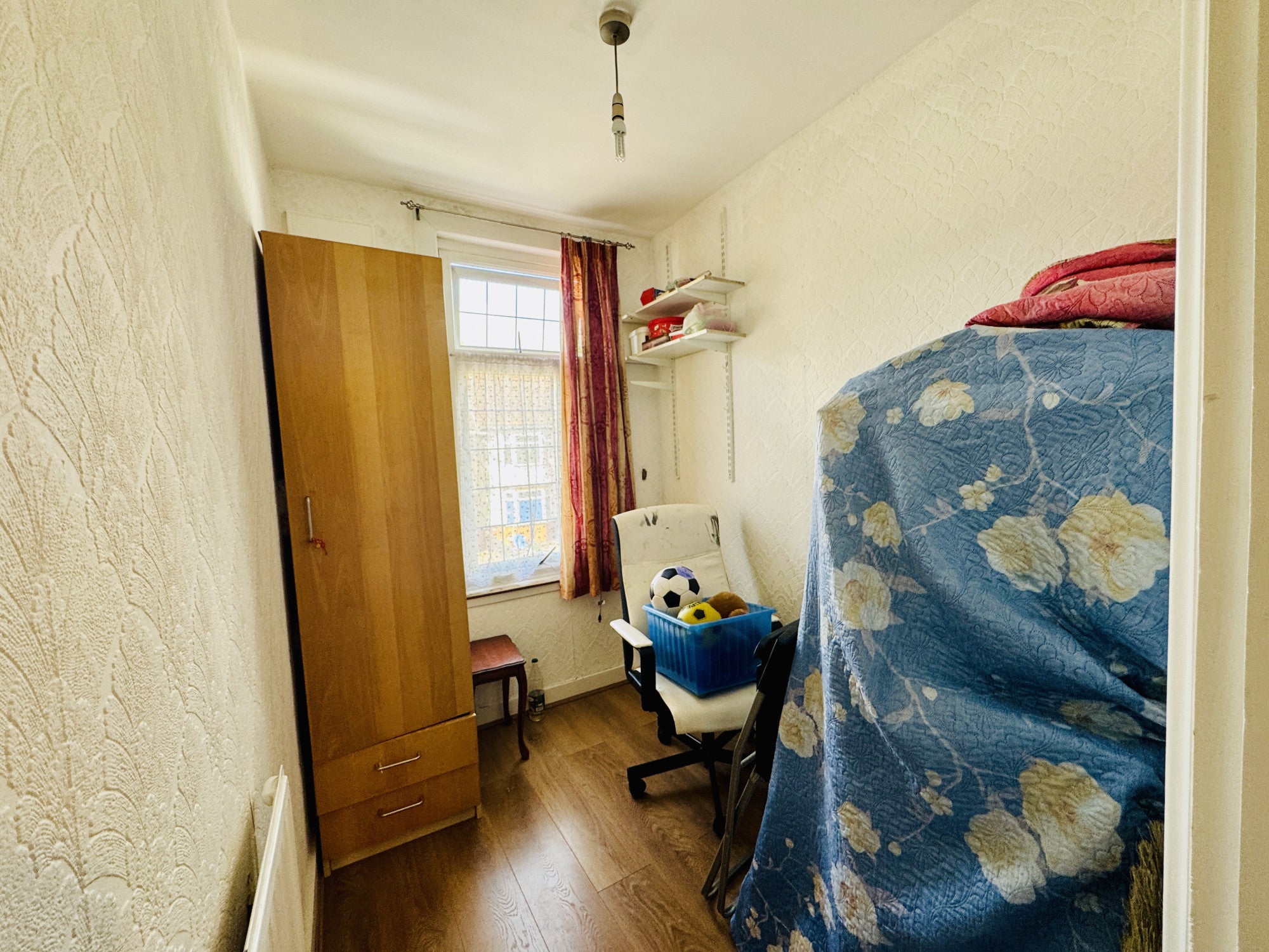 House Cecil Avenue in Greater London