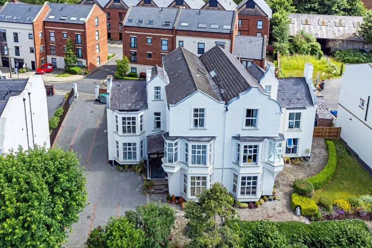 Flat Whipcord Lane in Chester