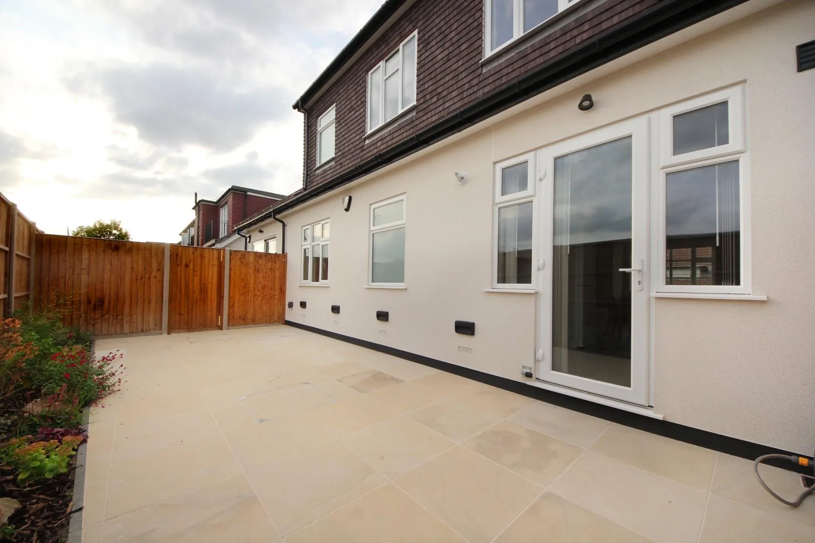 Flat Lowfield Road in Greater London