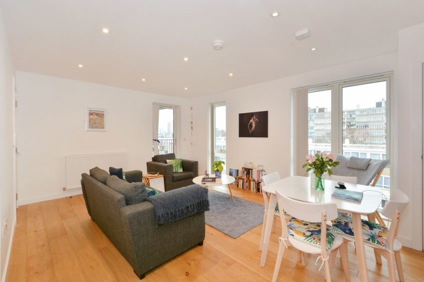 Flat Copenhagen Place in Greater London