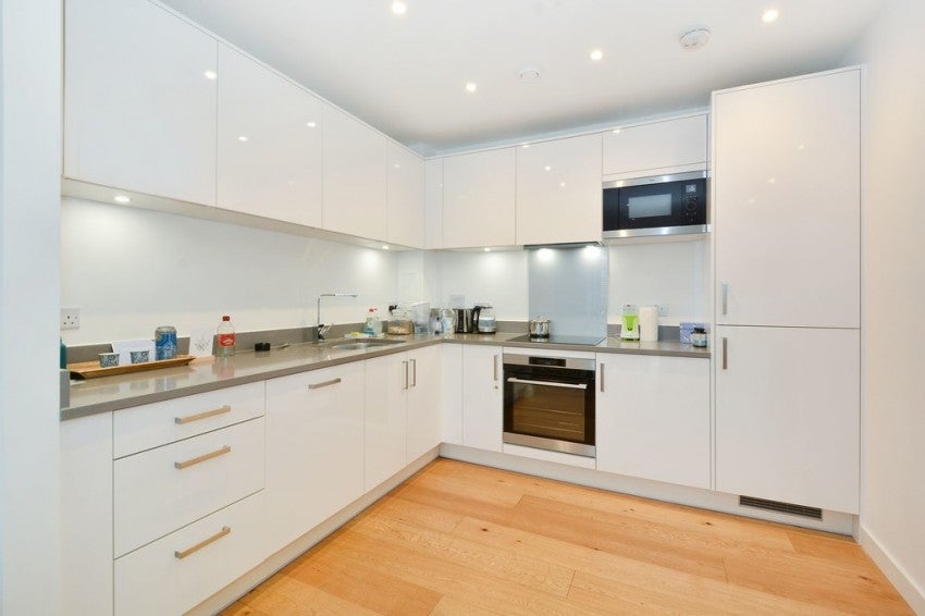 Flat Copenhagen Place in Greater London