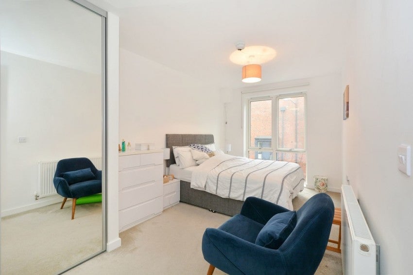 Flat Copenhagen Place in Greater London