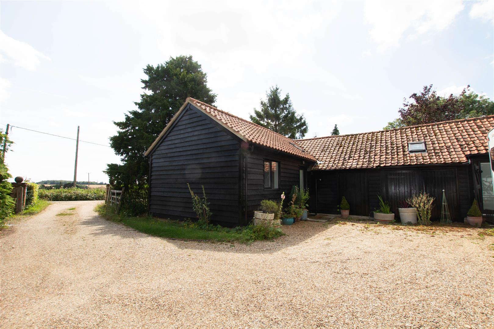 House Deynes Road in Uttlesford