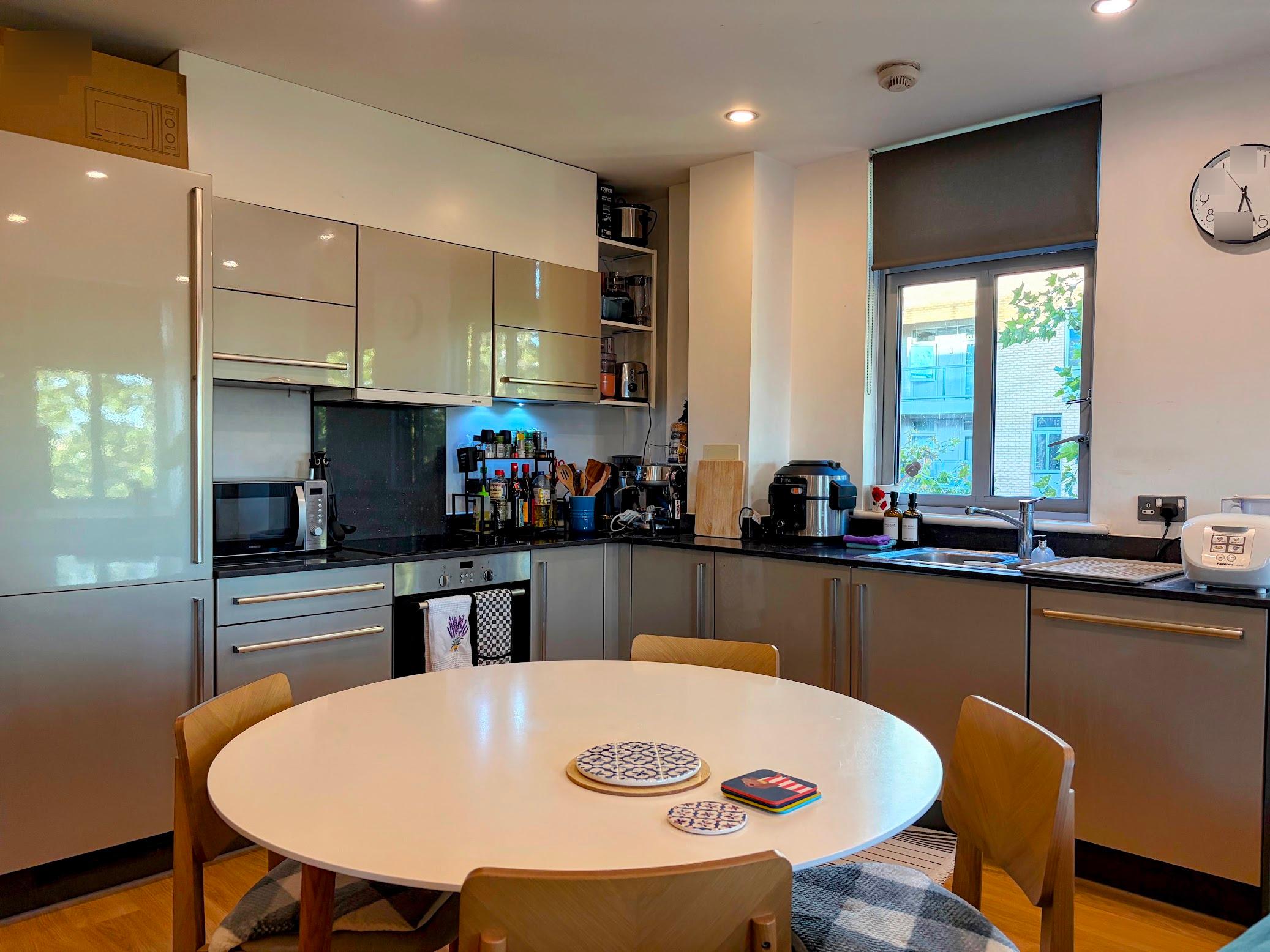 Flat Salton Square in Greater London