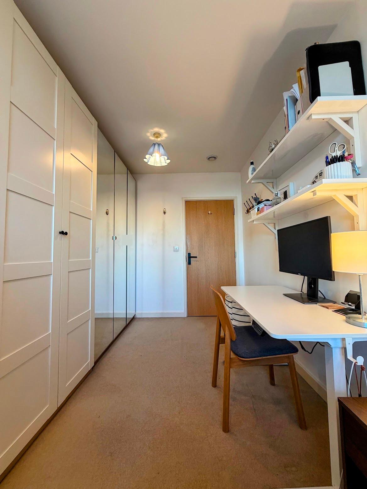 Flat Salton Square in Greater London
