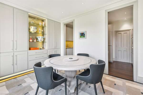 Flat Addison Road in Greater London