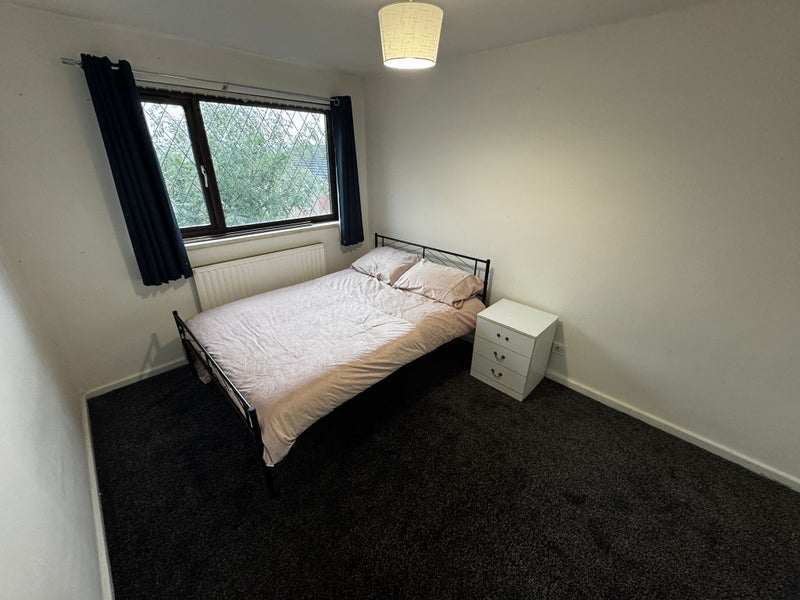 Room St John's Road in Leeds