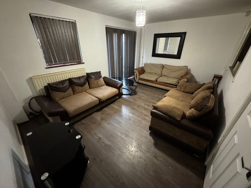 Room St John's Road in Leeds