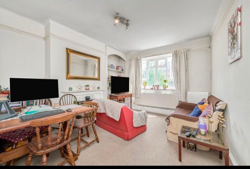 Room Fairfield Drive in Greater London