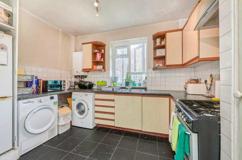 Room Fairfield Drive in Greater London